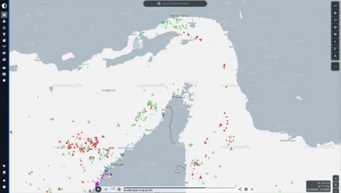 ŠPICA U ORMUSKOM MOREUZU: Brodovi nabijeni sa obe strane, ali... (FOTO/VIDEO)