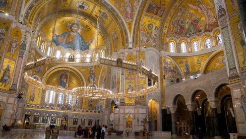 SPC: Blagodatni oganj sa Hristovog groba i ove godine u hramu Svetog Save - vernicima će se deliti plamen sutra u 23 časa