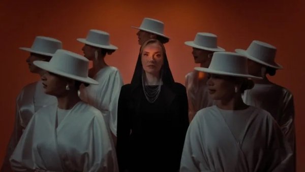 РАСПЛАКАЛА РЕГИОН: Речи нове песме Шејле Зонић носе јаку симболику (ФОТО)