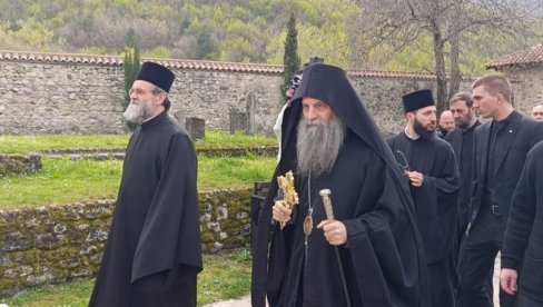 PATRIJARH PORFIRIJE STIGAO U PEĆKU PATRIJARŠIJU: Dočekalo ga je sestrinstvo svetinje (FOTO/VIDEO)