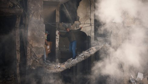 PRIMIRJE NA STAKLENIM NOGAMA: Tramp poslao zabrinjavajuću poruku! Iran preti: Prekunućemo pregovore ako... (VIDEO)