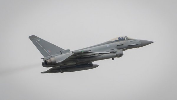 Драма на небу: Британски авиони полетели због дронова, зауставили се на граници Украјине!