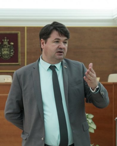 ВЛАДАН ПЕТРОВ: Неозбиљно да размишљам о другим функцијама, а на челу сам Уставног суда