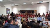 VASKRŠNJI KONCERT U PARAĆINU: Prepuna sala Crkve Svete Trojice (FOTO)