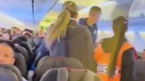 ПРЕТИО БОМБОМ У АВИОНУ! Ухапшен аргентински фудбалер (ВИДЕО)