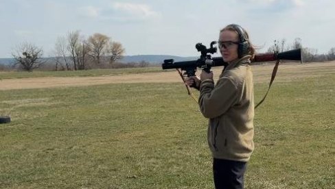 7. NA SVETU: Najbolja ukrajinska teniserka reket zamenila zoljom - vidite kako ratuje Svitolina (VIDEO)