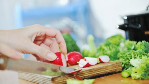 Dve jednostavne navike u ishrani koje su povezane sa dugoročno nižom težinom