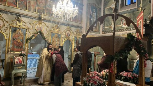 MALA REMETA, VELIKA BOGOMOLJA: Svečano i lepo za Vaskrs u lepotici pravoslavlja na Fruškoj Gori (FOTO)