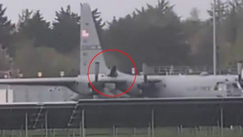 Сам упао на аеродром, попео се на САД авион и оштетио га (ВИДЕО)