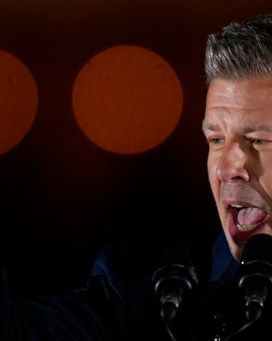 ПЕТЕР МАЂАР СЕ ПОНОВО ОГЛАСИО: Поменуо и првог премијера - Тако ми Бог помогао... (ФОТО)