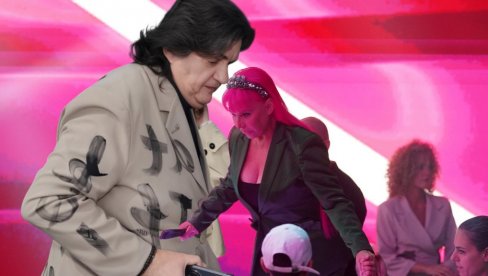 NE PRILIČI MU DA TAKO NEŠTO PIŠE Kemiš poslao poruku našoj poznatoj pevačici, ona besna: Nisam kriva što ne mogu da imaju moje godine