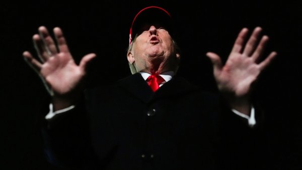 ТРАМП ГУБИ ПРАВНУ БИТКУ: Ипак је послао Епстајну честитку за рођендан?