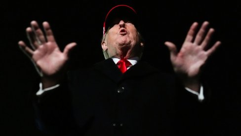 ТРАМП ГУБИ ПРАВНУ БИТКУ: Ипак је послао Епстајну честитку за рођендан?