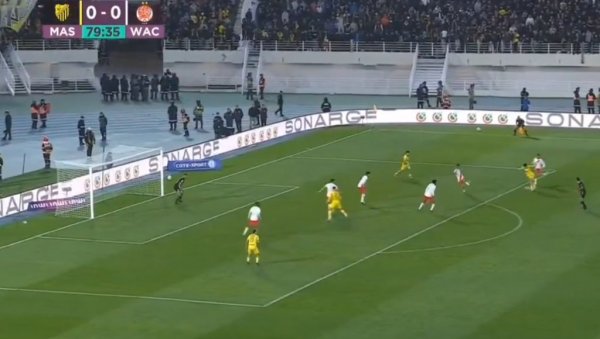 ВЕЋ ИМАМО ГОЛ ГОДИНЕ?! Спектакуларан погодак који је обишао свет (ВИДЕО)