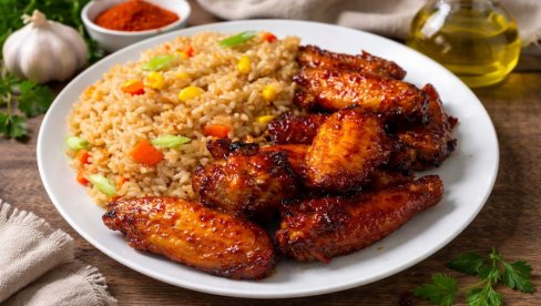 PILEĆA KRILCA U MEDENOJ GLAZURI SA PIRINČEM: Recept  koji spaja slatko i slano u savršenu harmoniju ukusa