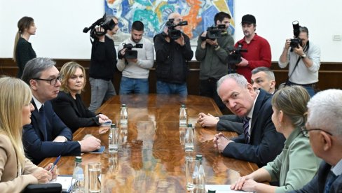 НАСТАВЉЕНЕ СЕ КОНСУЛТАЦИЈЕ: Вучић разговара са председником Руске странке (ФОТО)
