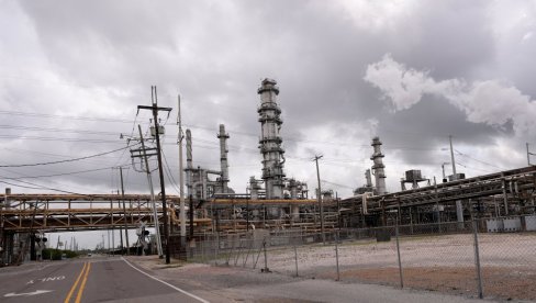 NAFTA BRENT PALA NA 98 DOLARA: Očekuju se pregovori SAD i Irana