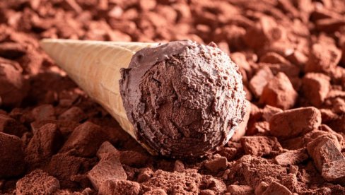 DOMAĆI SLADOLED OD ČOKOLADE: Jednostavan recept za osvežavajući letnji desert