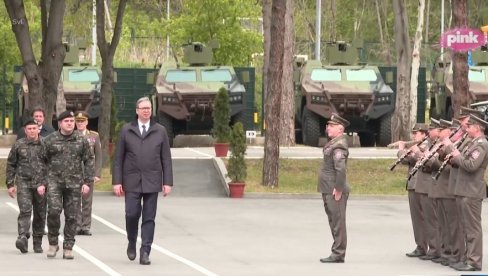 OD 1. MARTA DA KRENEMO U VOJNI ROK Vučić: Mladići će steći neke nove navike, više odgovornosti i ozbiljnosti