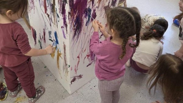 Стигли поклони поводом Васкрса: Градоначелник Шапца посетио новоотворени вртић ,,Хајди