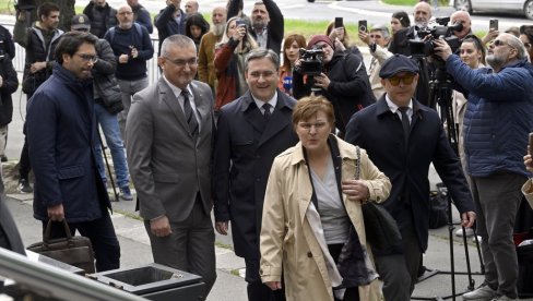 MINISTAR NIKOLA SELAKOVIĆ U SPECIJALNOM SUDU: Mladen Nenadić ucenjuje deo policije, ima ih za neka krivična dela