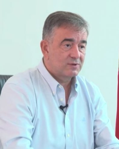 МЕДОЈЕВИЋ: Стеже се обруч око Мила Ђукановића