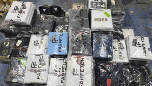 Suzbijanje sive ekonomije: Zaplenjene kopije poznatih brendova - majice, parfemi, naočare.. (FOTO)