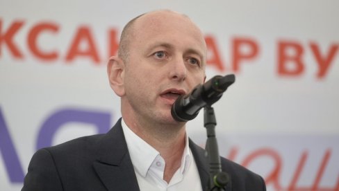 Милан Кнежевић изазвао ПЕС: Кажете да је Спајић већи Србин од свих нас, очекујем да ће подржати иницијативу о повлачењу признања тзв. Косова