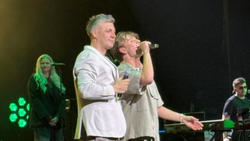Обратио се публици посебним речима: Јаков Јозиновић запевао по пети пут у Београду - Специјални гост вечери Бојан Лексингтон (ФОТО)