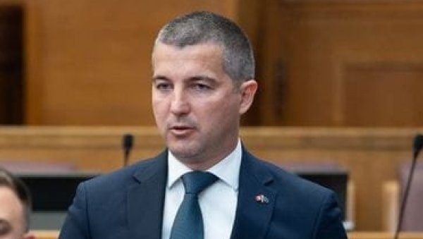 ХАПСИ СРБИЈА, ХВАЛИ СЕ ЦРНА ГОРА: Бечићева објава после акције српске полиције изазвала хаос