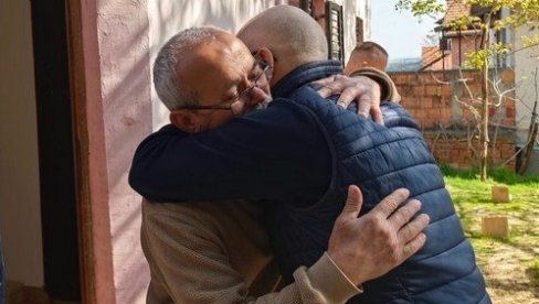 Вучевић посетио Мирка Павлова који је скандалозно склоњен са улице: Скроман човек, поступио је као сав пристојан свет (ВИДЕО)