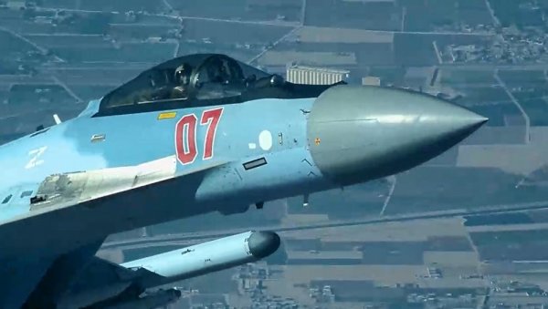 РУСКИ СУ-35 ГРУНУО ТРИ ТОНЕ ЧИСТЕ СМРТИ: Зграда усисана у секунди, погинули и француски плаћеници (ВИДЕО)
