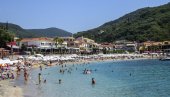 VAŽNO ZA SVE KOJI LETUJU U GRČKOJ: Zbog jedne greške Srbi platili kaznu od 250 evra