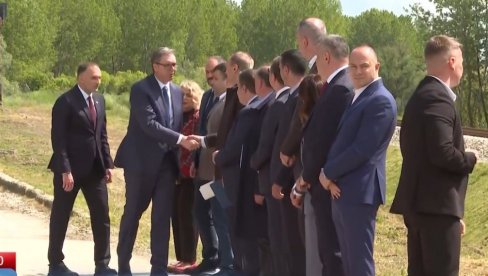 Вучић отвара нови железнички мост преко Тамиша: После много година први пут да су наше компаније самостално урадиле неки објекат (ВИДЕО)