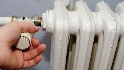 Radijatori u Beogradu od jutros opet topli: Niske jutarnje temperature produžile grejanje i po završetku grejne sezone