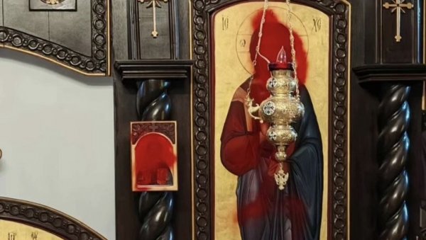 Фреске ишаране црвеном фарбом : Вандализам у цркви Сабора Српских Светитеља на Побусани Понедељак