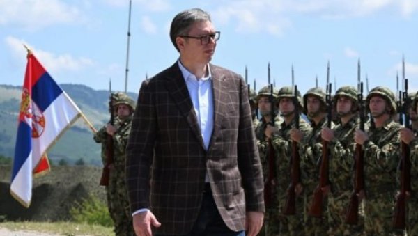 ВУЧИЋ ЧЕСТИТАО СЛАВУ ВОЈСКЕ СРБИЈЕ: Живела Војска Србије, живела Србија!