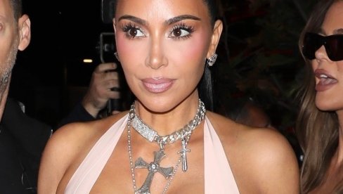 Sportistu na mrežama urnišu zbog veze sa Kim Kardašijan, a on uživa sa njom na plaži: Zašto, Luise, zašto? (foto)