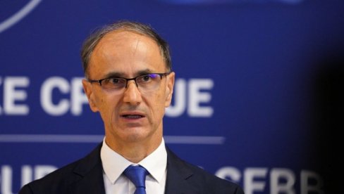 MACUT OBILAZI MOBILNU AMBULANTU U VELIKOM SELU U BEOGRADU: Premijer sa ministrom Lončarom pregleda pacijente (VIDEO)