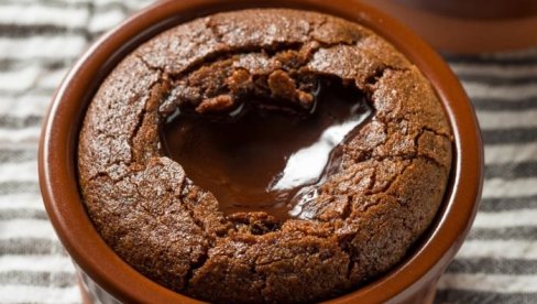 Najlakši i najbolji recept za čokoladni sufle: Hrskava korica, čokolada koja se topi, a gotov za samo 20 minuta