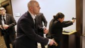 SCENE UŽASA I EVAKUACIJA AMERIČKOG PREDSEDNIKA: Atentat na Trampa sprečen u „Hiltonu”, tu je pre četiri decenije pogođen i Regan (VIDEO)