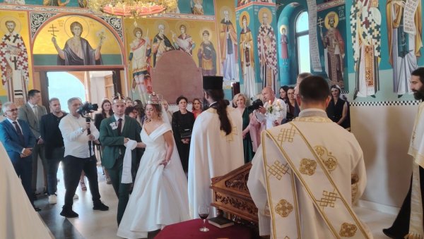 Радост храму Светог Трифуна у Београду: Немања се одлучио за камилавку, Невен за Анку
