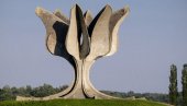 U Jasenovcu još ni reči o genocidu nad Srbima: Zapušeni lokomotiva i vagoni kojima su prevoženi logoraši, pragovi pruge, staze...