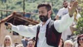 Милан Васић у великом првомајском интервјуу за Новости: Моја мисија је да певам на и о Косову и Метохији (ФОТО)