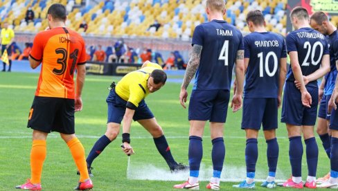 Битка Давида и Голијата! Где је нестао судијски спреј који су сви волели? ФИФА покушала да уштеди, па се обрукала