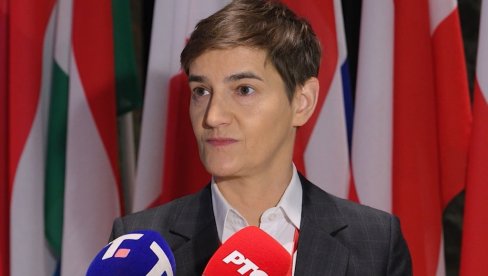 Брнабић о транспаренту са прозора Скупштине: Замислите како би изгледао парламент ако би свако одлучио да качи свој прљав веш