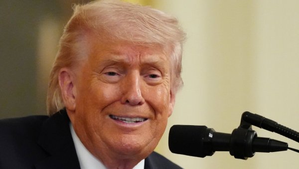 Трамп самоуверен:  САД “тешко поразиле Иран” и контролишу Ормуски мореуз