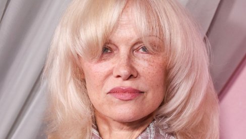 Памела Андерсон сада има фризуру која стоји свим женама савршено: Вратила стари тренд (фото)