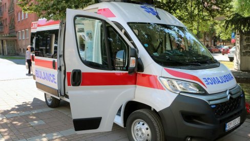 ТЕЖАК СУДАР У РУЗВЕЛТОВОЈ: Мотоциклиста (16) тешко повређен у судару са аутомобилом