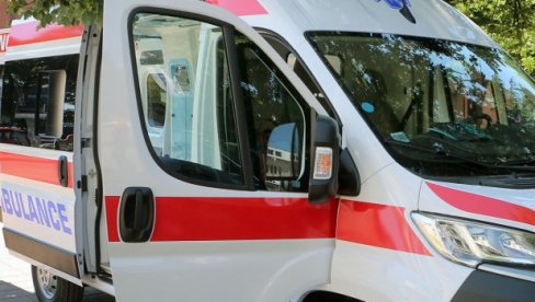 МАЈКА ОСТАВИЛА ДЕЦУ ЗАКЉУЧАНУ У АУТУ НА ПАКЛЕНОЈ ВРУЋИНИ: Хорор у српском граду - Полиција полугом разбијала возило